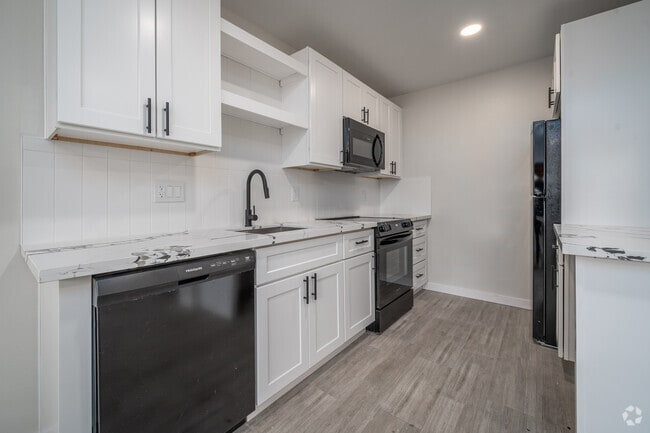 1BR, 1BA - 725SF - Kitchen - The Block At Montrose