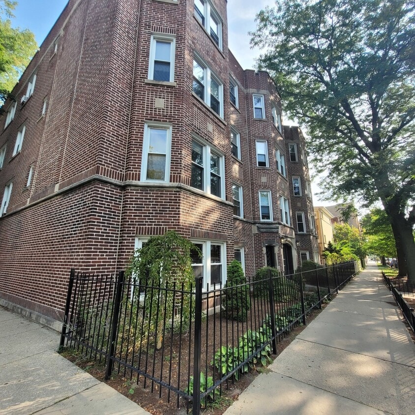 Primary Photo - 6211 N Paulina St