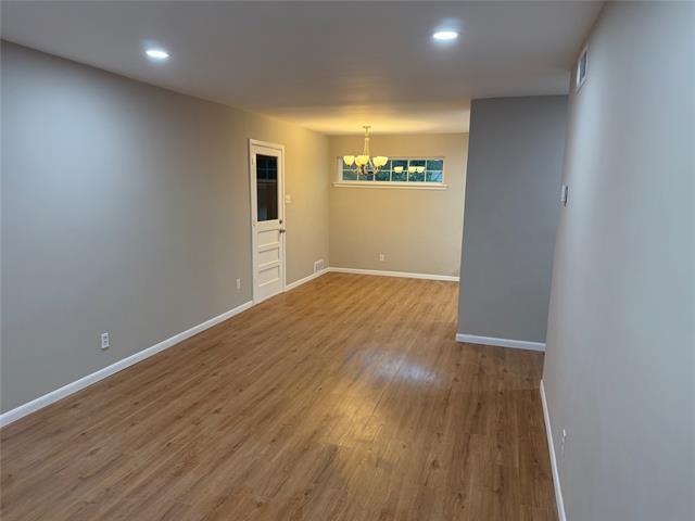 Foto del edificio - 2439 Maverick Ave