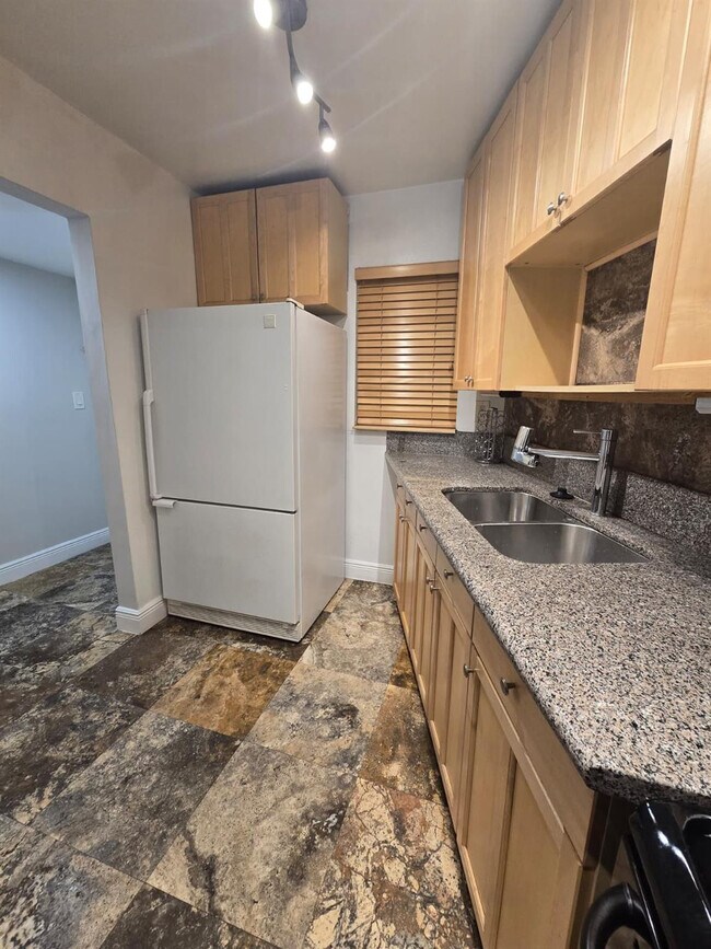 Foto del edificio - 4121 Stirling Rd