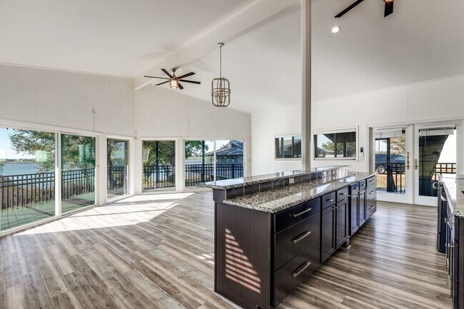 Foto del edificio - 4012 Tennis Club Rd