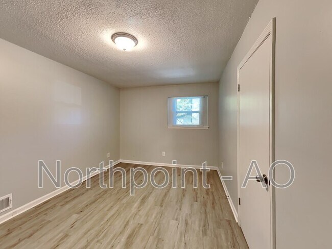 Building Photo - 8862 Raven Dr