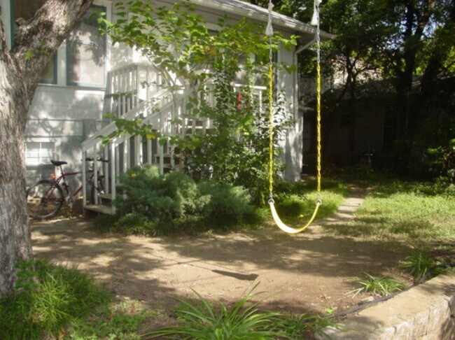 Building Photo - 1107 W 22nd St