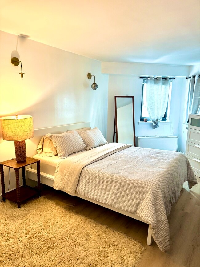 Building Photo - 725 Miller Ave