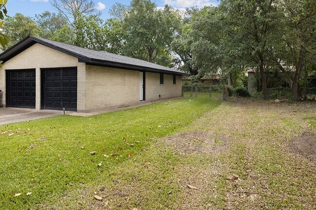 Foto del edificio - 1415 Palm Dr