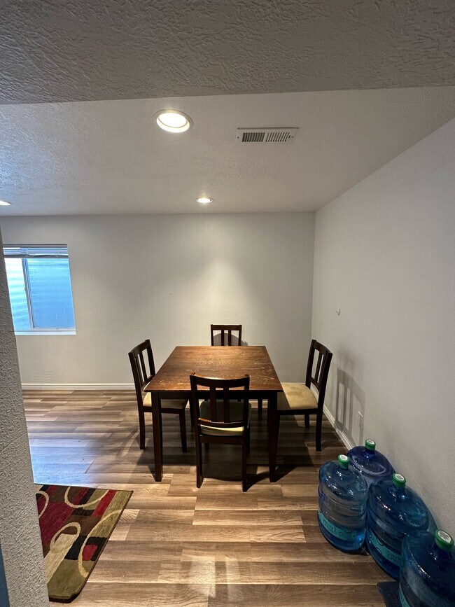 Foto del edificio - 4101 Juniper Hills Dr