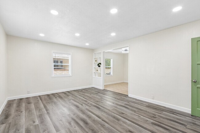 Foto del edificio - 5616 N Gladys Ave