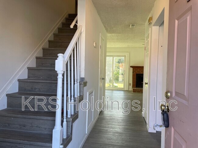 Building Photo - 1325 Battleford Dr