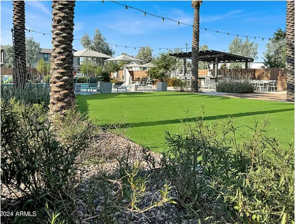 Foto del edificio - 1111 W Diamondback Dr