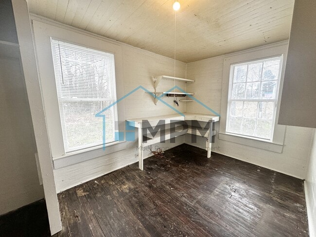 Building Photo - 629 E Olive St