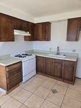 Building Photo - 220 Spruce St