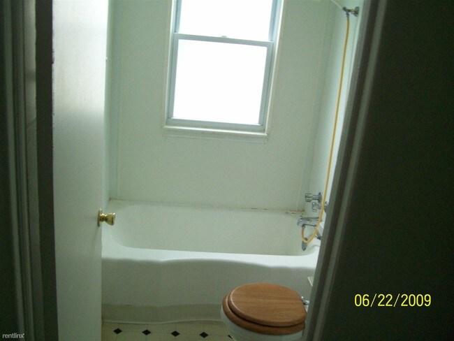 Building Photo - 2 br, 1 bath House - 725 Louisa St
