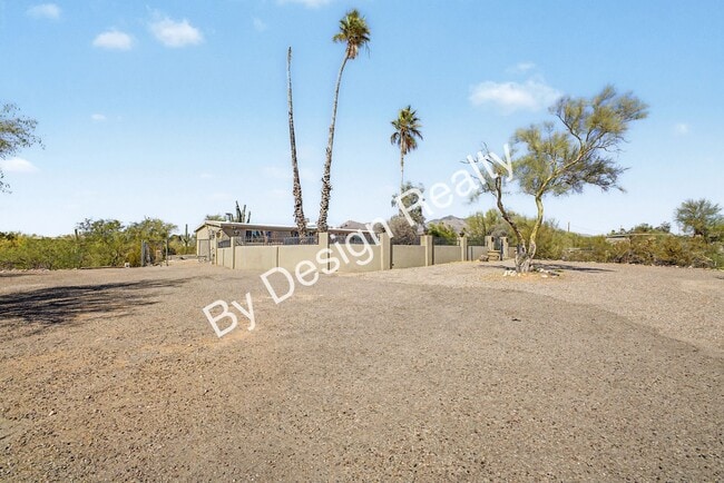 Building Photo - Mid Century Ranch Home on 2+ Acres with Private Pool - Mountain & City Views
