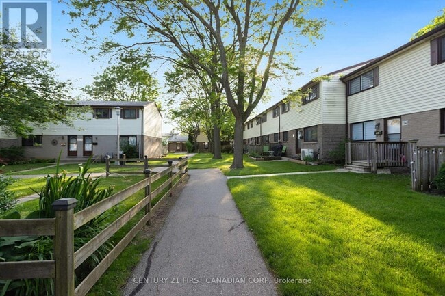 Building Photo - 825-825 Dundalk Dr