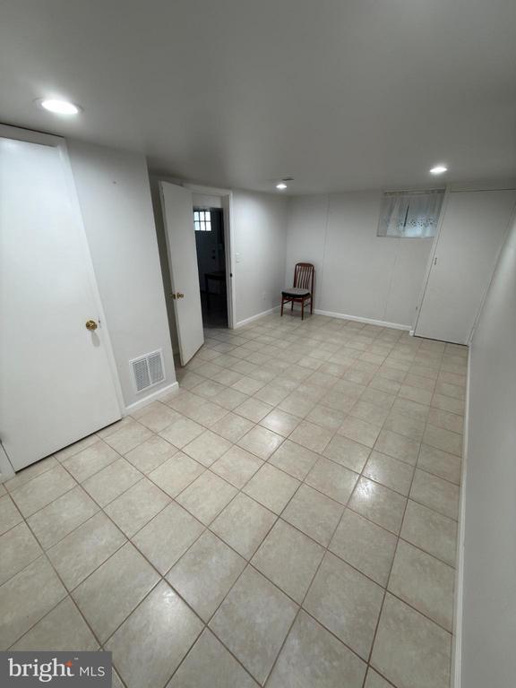 Foto del edificio - 6919 Rolling Rd