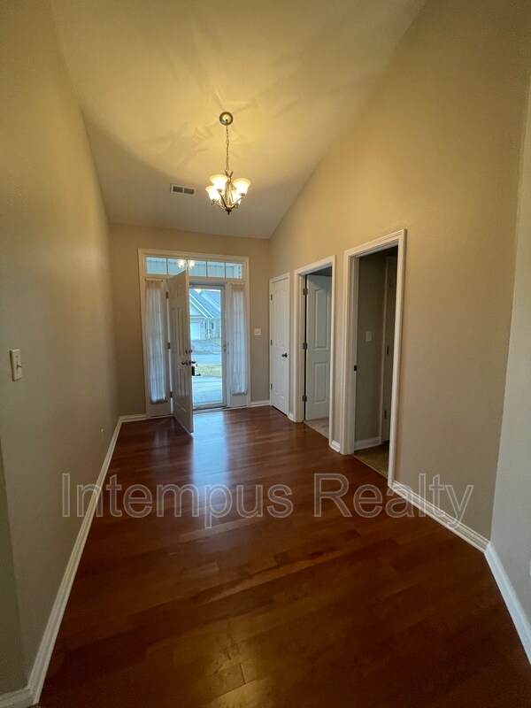 Foto del edificio - 1448 Graybrook Ln