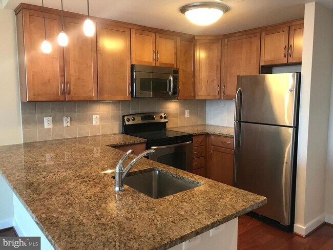 Kitchen Area - 888 N Quincy St