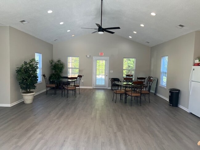 Foto del edificio - 501 Austin Ridge Cir