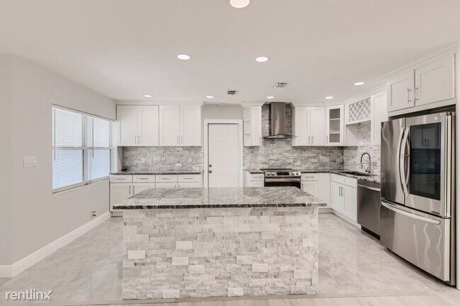 Foto del edificio - 3 br, 2 bath House - 15 S Mercury Avenue UNIT