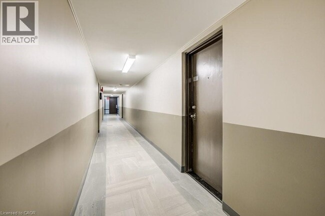 Building Photo - 82 Elgin St S