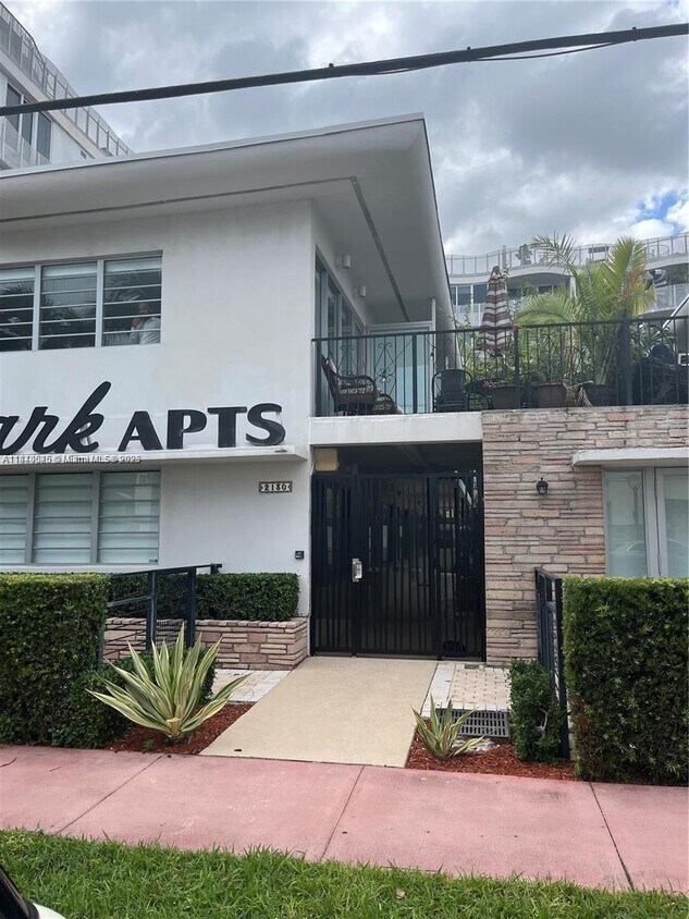 Foto principal - 2130 Park Ave