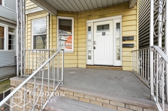 Building Photo - 295 Ege Ave