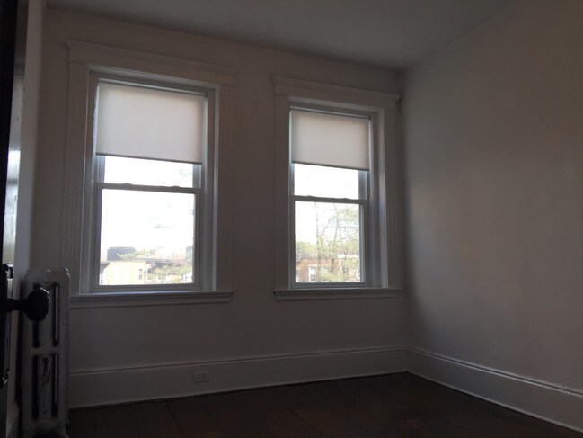 Building Photo - 120 Warren St