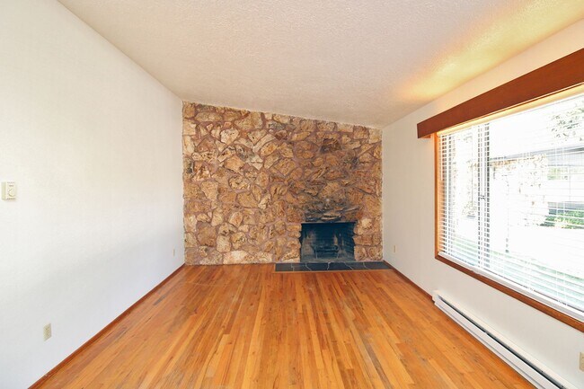 Foto del edificio - 631-631 NE 74th Ave