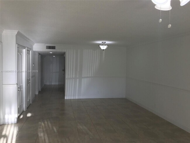 Foto del edificio - 16521 Blatt Blvd