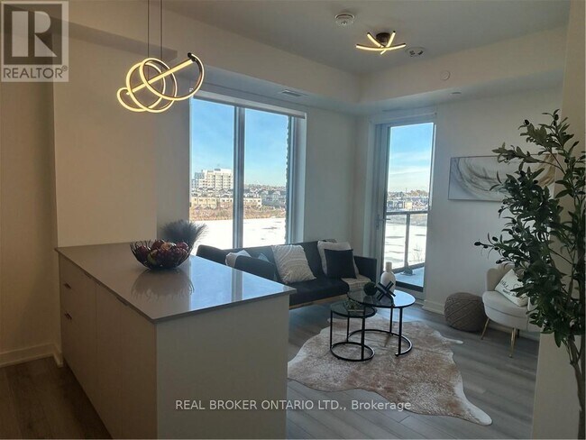 Building Photo - 3070 Trafalgar Rd