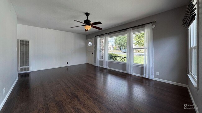 Foto del edificio - 853 W 4th St