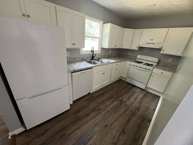 Foto del edificio - 2 Bed | 1 Bath | Spacious Backyard