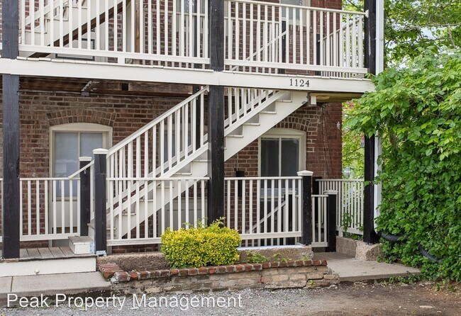 Building Photo - 1124 Hull St