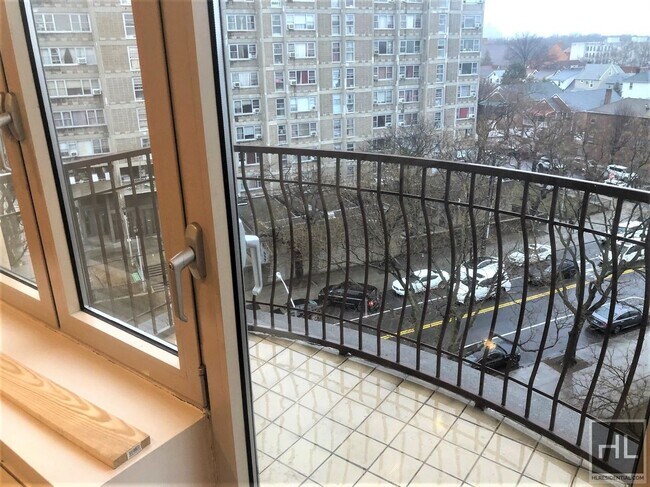 Foto del edificio - 3030 Middletown Rd