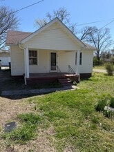 Building Photo - 727 N Greenwood Ext