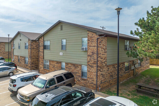 Building Photo - Winds of Oak Forest