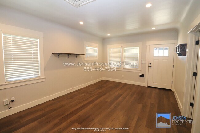 Foto del edificio - 2BR/1BA HOUSE w/ DRIVEWAY + GARAGE, WASHER...