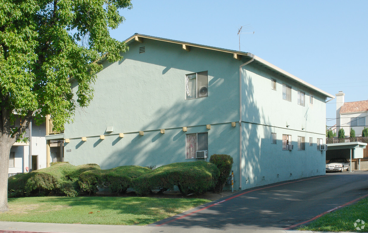 Building Photo - 1721 Ross Cor