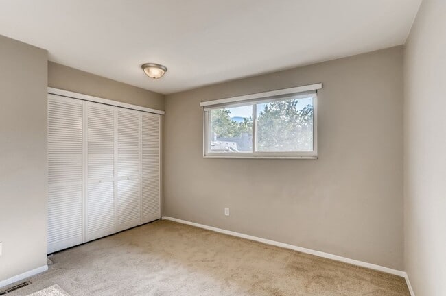 Building Photo - Charming Downtown Boulder Unit Steps from Pearl Street-Available August 1!