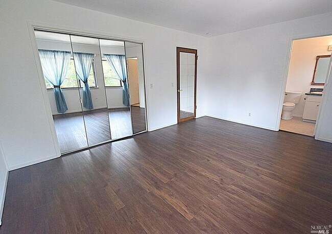 Foto del edificio - 303 Trestle Glen Blvd