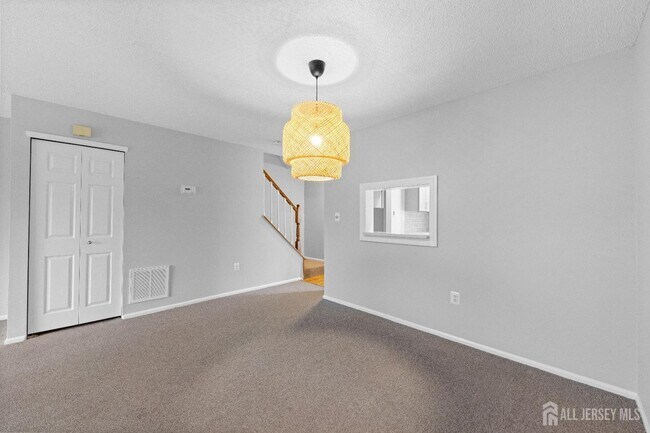 Foto del edificio - 39 Goodwin Dr