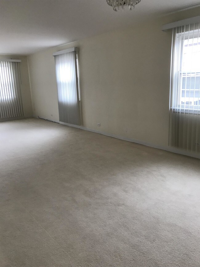 Photo - 2644 W Balmoral Ave