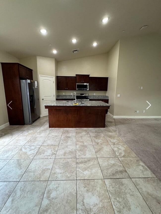 Building Photo - 3 Bedroom 2 bath Fresno home