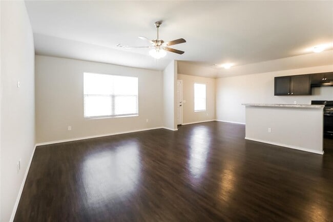 Building Photo - 1800 Sloane Dr