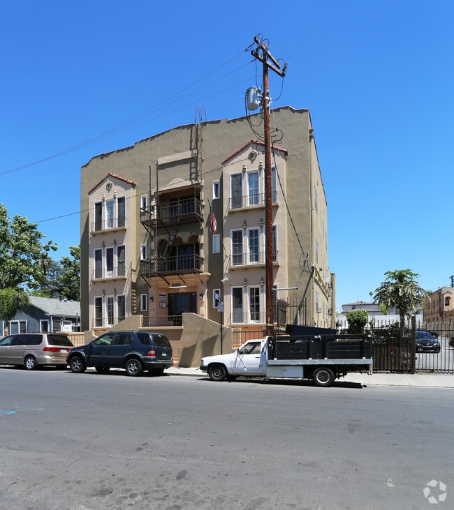 Building Photo - 560 N. Kingsley