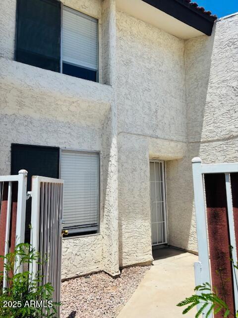 Building Photo - 1632 S River Dr