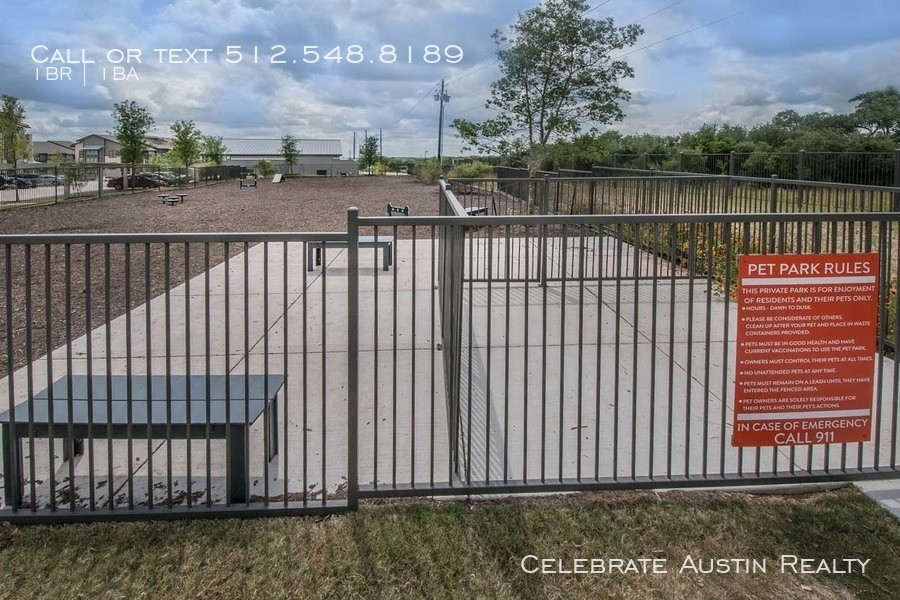 Primary Photo - 8000 US-290
