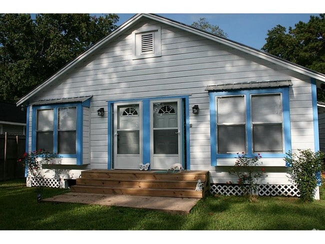 Building Photo - 207 S Church St