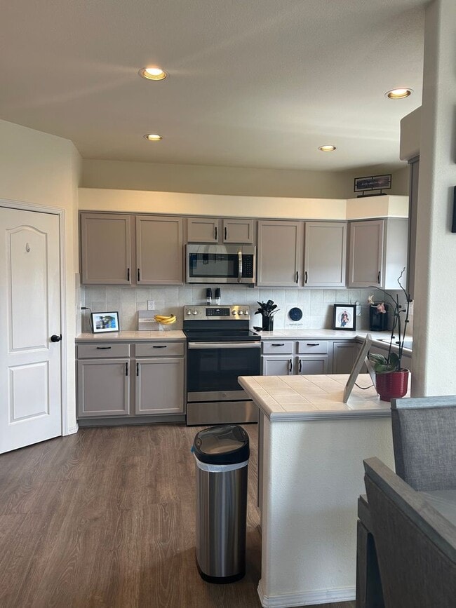 Building Photo - Stunning 2-Story Home With Finished Walk-O...
