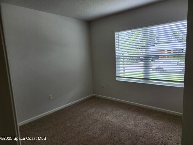 Building Photo - 450 Awin Cir SE